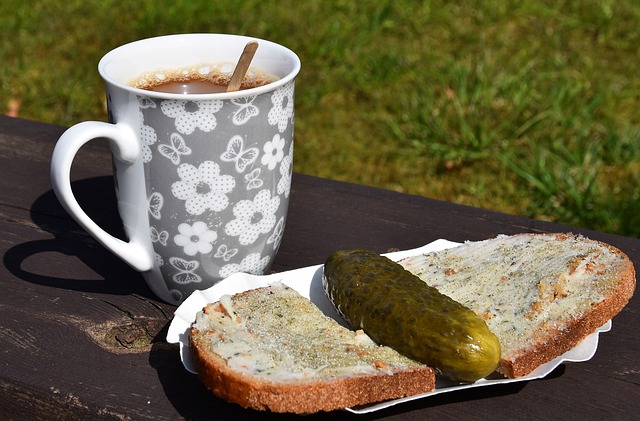 无人机的自 无人机的自